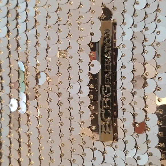 💕BCBGERATION💕 Sequin Wristlet Clutch ~ Gunmetal Silver NWT - Picture 3 of 8